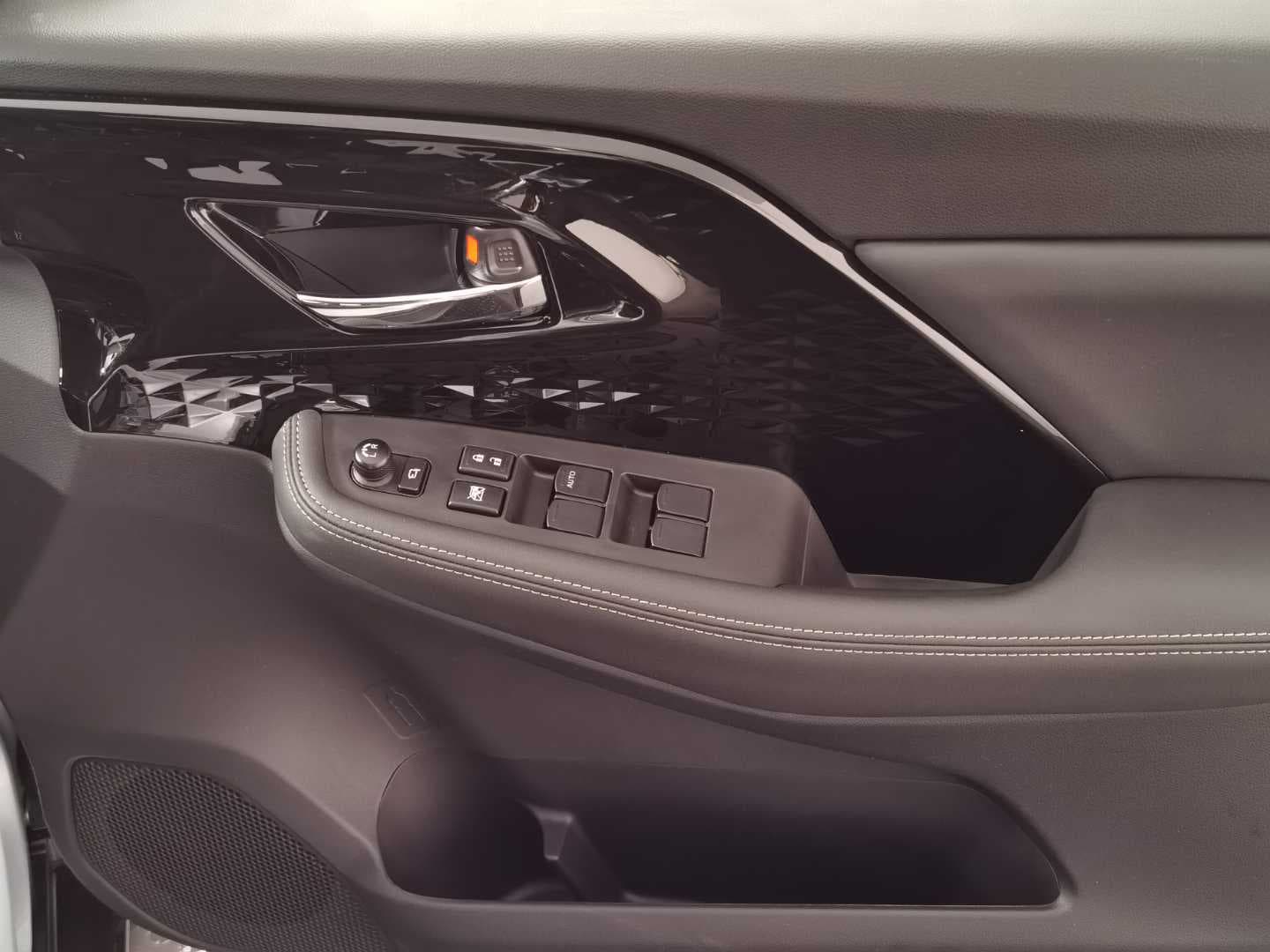 SUZUKI ACROSS 1.5 GL A/T (MILD HYBRID) image 15